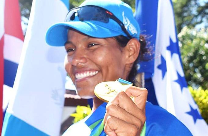 Ana Vega con Medalla de Oro para  Nicaragua3