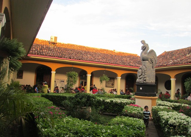11 Palacio Municipal Jardin