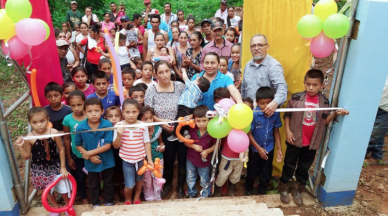 Familias de la comarca Calderón, El Rama inauguran el proyecto de sistema de agua potable