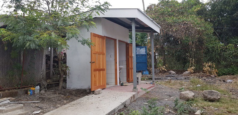 Matiguas. Construcción del sistema sanitario en la escuela comunitaria Jardín de Ternura