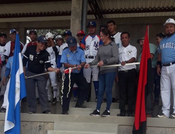 Inaugurando el estadio en la comunidad Dipiulto Viejo en el municipio Dipilto