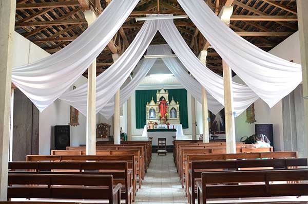 Iglesia de San Pedro del Norte donde está la Virgen de la Asunción patrona del poblado