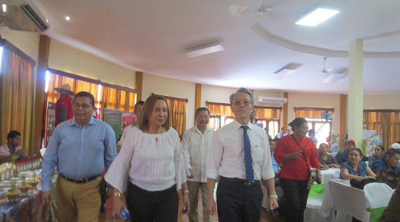 Alcaldesa de Granada  Julia Mena y el Señor Jaime Wu embajador de Taiwán