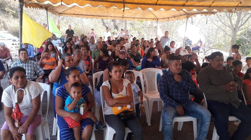 Pobladores de la comunidad La Cruz en Yalaguina durante inauguración del proyecto de agua potable
