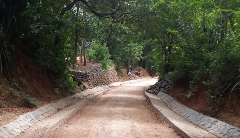 Iguales obras de mejoras se operaron en Cinco Pinos en el trayecto  El Cerro - El Puercal  donde en las comunidades del mismo nombre habitan mil 160 pobladores.