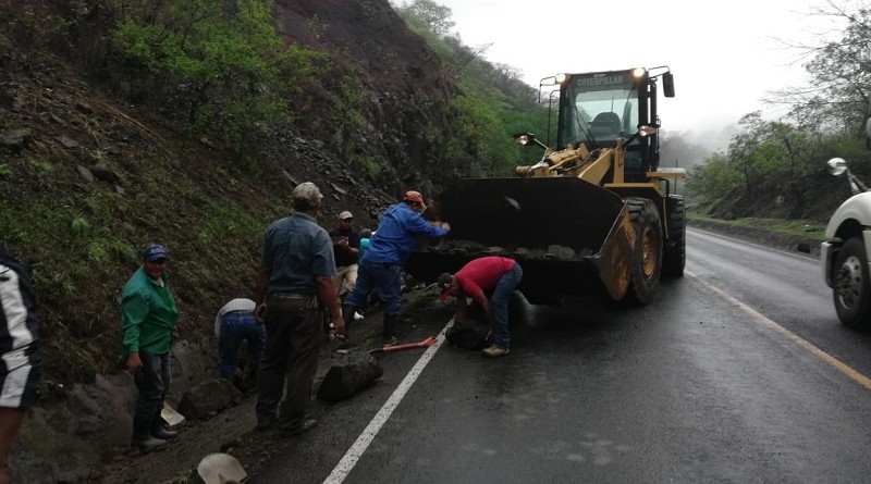 Limpieza de residuos de deslizamiento en cuesta La Gavilana en Estelí
