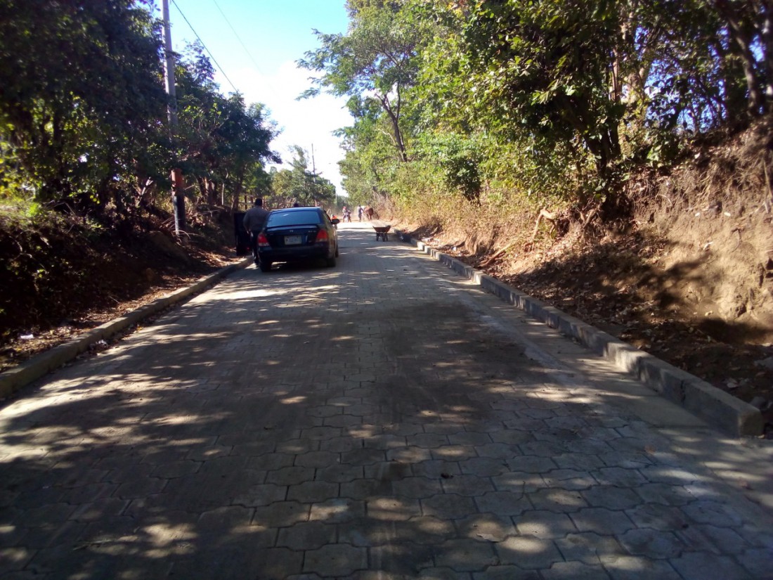 Tres calles adoquinadas en las  comunidades La Zopilota, Palo Quemado, El Arroyo y Playa son tres proyectos recién ejecutados por la alcaldía de Diriá con un millón 692 mil 137 córdobas. (Calle en La Zopilota)