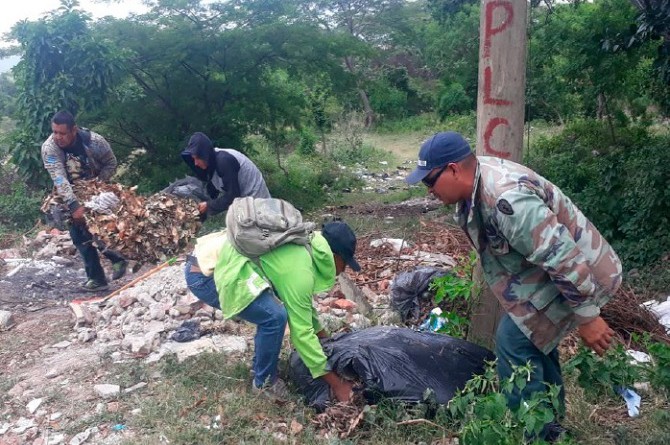 En Estelí, eliminando un basurero clandestino