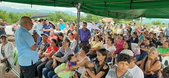 Jubilosas las familias en el acto del lanzamiento de la II etapa de lotificación Teodoro Ruiz, para una vivienda digna y segura.