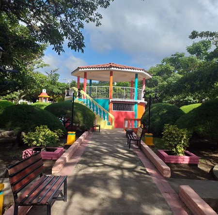 El parque del municipio de San Fernando luce más  bonito después de las mejoras hechas por el gobierno local