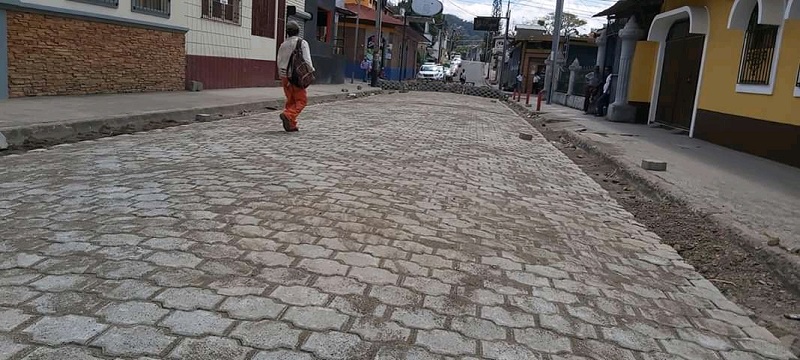 Calle mejorada en la colonia Apoyo al Combatiente de Matagalpa.