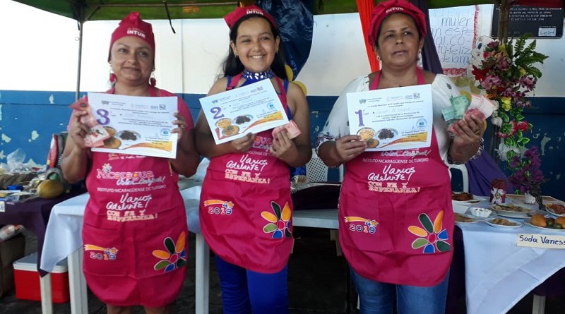 Ganadoras de los tres primeros lugares en el festival municipal sabores de cuaresma  en El Castillo
