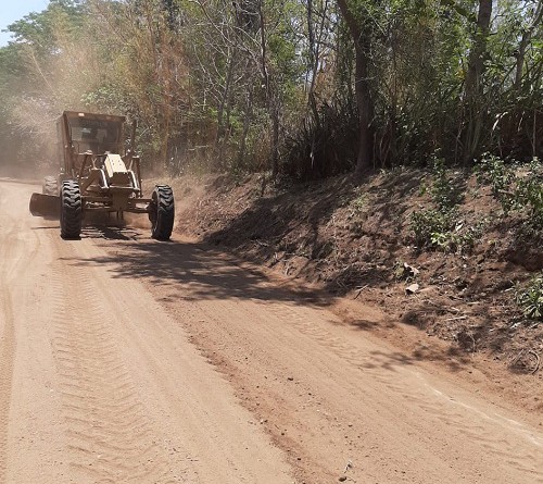 El Rosario: Rehabilitación de caminos productivos, en la comunidad El Panamá No 2, con el apoyo de la maquinaria de la división de obras viales  del Ejército de Nicaragua.