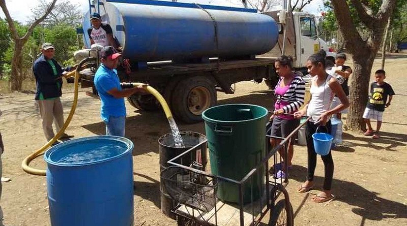 Las alcaldías siguen garantizando agua mediante cisternas en lugares  con déficit del líquidoc