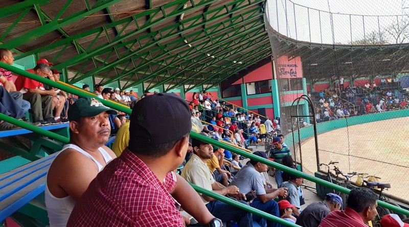 Chichigalpa : Aficionados de fútbol en la final