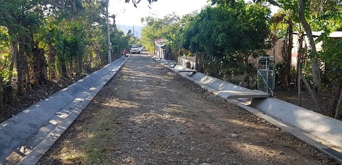 Cunetas en la comunidad Lomas de Guadalupe recién construídas