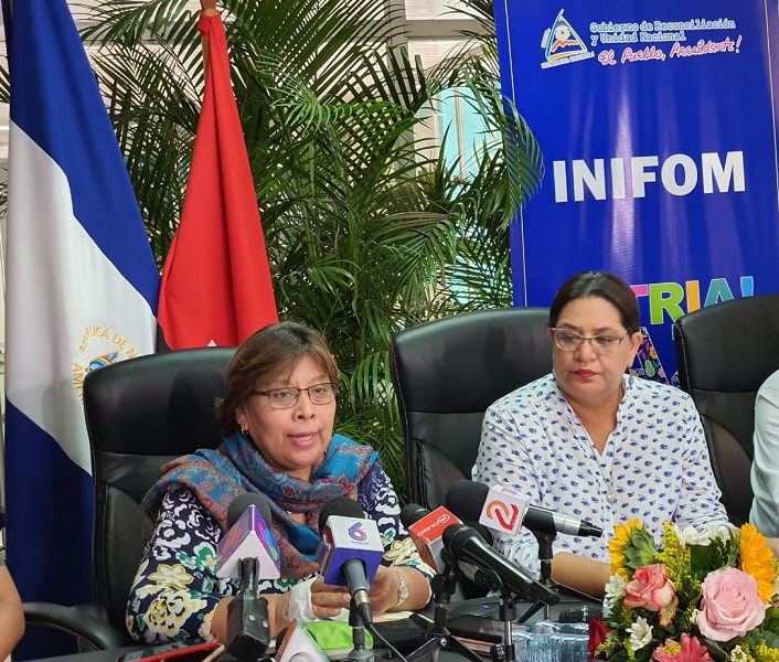 Ministra de salud Martha Reyes y Presidenta ejecutiva de Inifom, Guiomar Irías