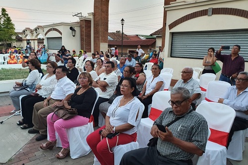 Participantes en la sesión del concejo municipal de León