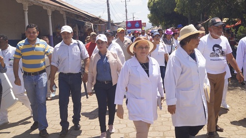 Junto a la ministra de salud Martha Reyes el alcalde de Juigalpa Erwin de Castilla