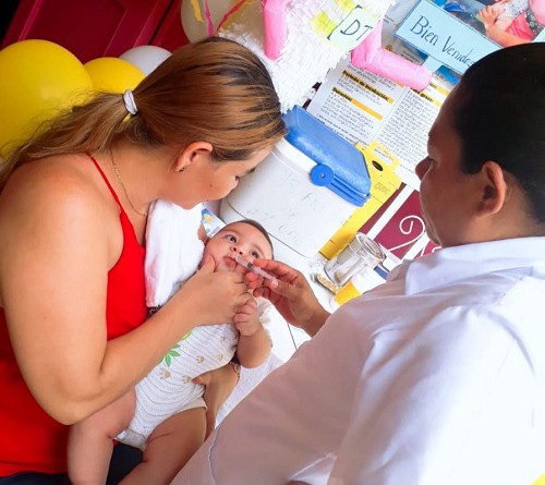 La ternura manifestada en la vacuna para la salud de los niños.Aquí en Acoyapa