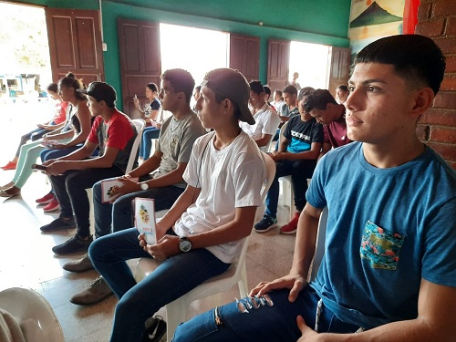 Jovenes de Achuapa participan en foro juvenil mi vida sin drogas, paz y porvenir