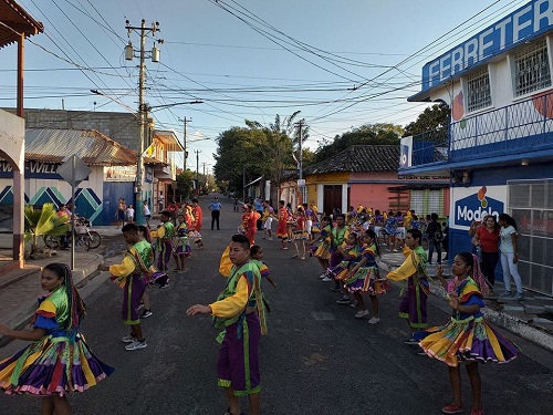 Desfile por las calles de Moyogalpa