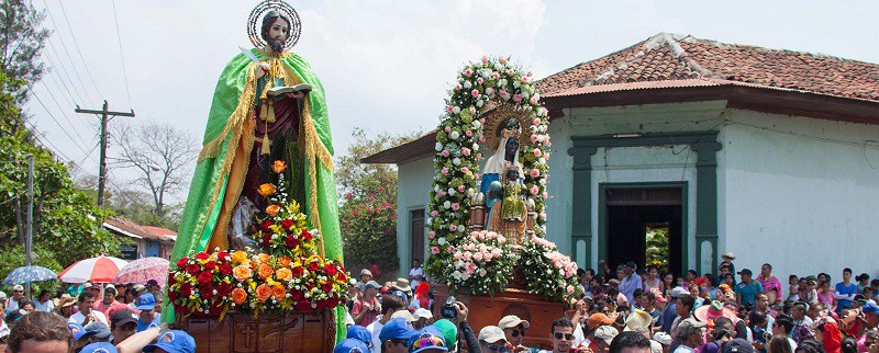 En el tope, San Marcos con la patrona de La Concepción Virgen de Monserratt