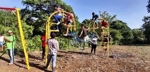 Villa El Carmen: Entrega de juegos infantiles en comunidad El Brasil