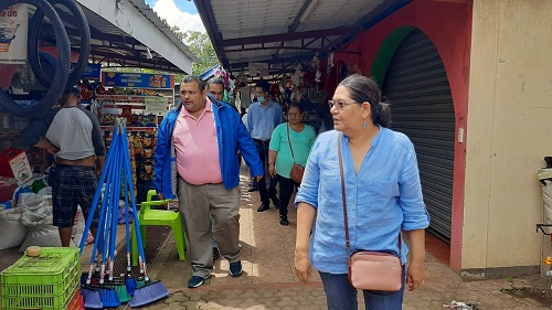 Visita de la presidenta del inifom al mercado municipal construido en 2016