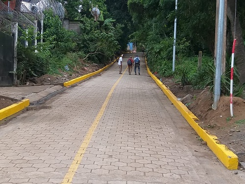 El Crucero: Construcción de dos calles adoquinadas en la comunidad Los Chocoyos.