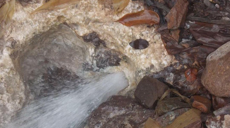 Los termales de Aguas Calientes son aguas sulfurosas que forman una laguna situada en la superficie de un volcán subterráneo.