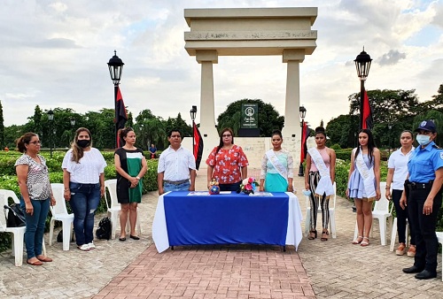 León: Dando a conocer promoción turística en saludo del 132 aniversario de la  publicación Azul Rubén Darío.