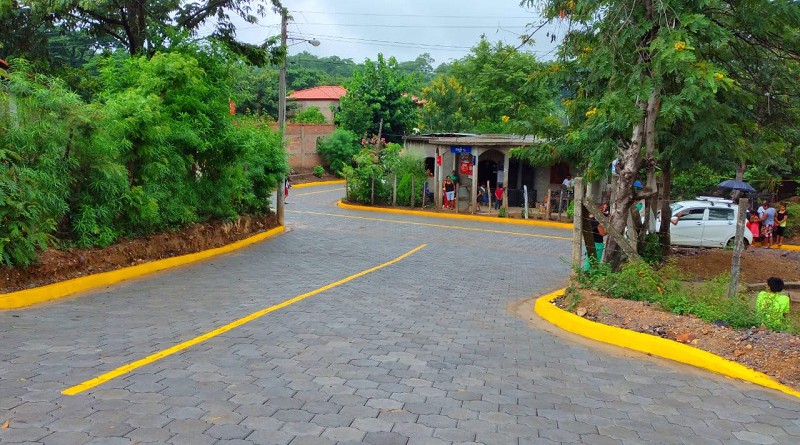 Santo Tomas del Norte: Dos calles en la comunidad Villa Camilo Ortega.