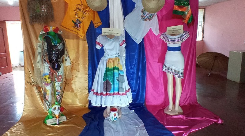 Exposición de trajes folclóricos en El Realejo