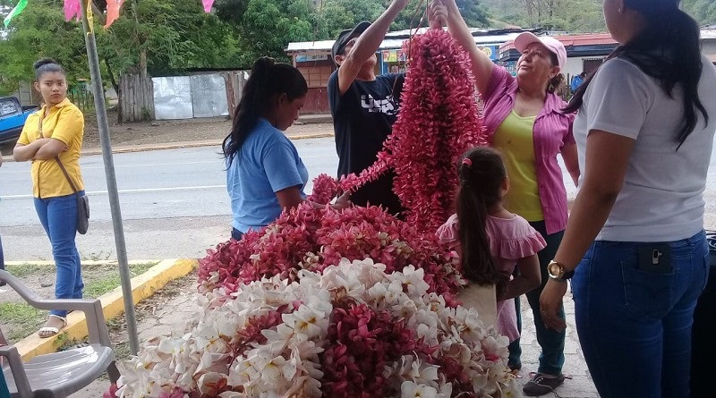 Trescientos años de tradición tiene la  fiesta Flor de Mayo, única en el país en honor a la Virgen de Fátima. Son famosas las sartas con que se adorna a la imagen peregrina en cada hogar. El último día la alcaldía organiza el concurso de la guirnalda más grande. 