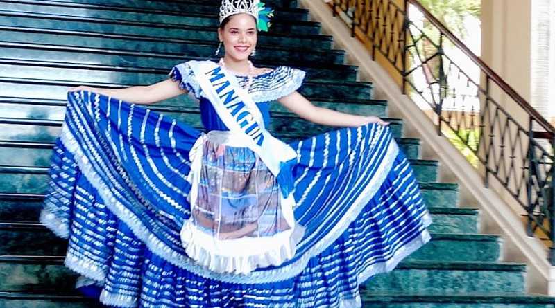 Reina de las Fiestas Patrias del departamento de Managua señorita Angie Auralila Meza Baltodano de San Rafael del Sur.