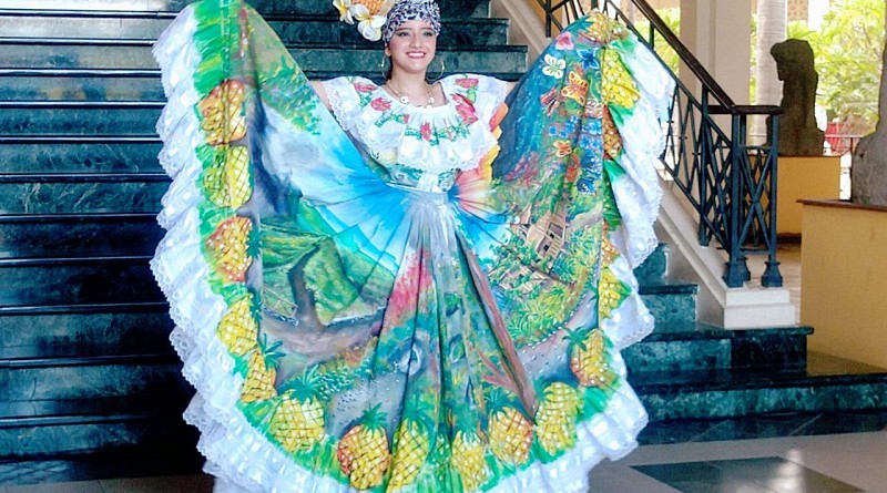 Traje Regional Artesanal: Representado por La Escuela Municipal de Danza de Ticuantepe. El vestido folclórico, encarna la riqueza cultural, tradicional con imágenes que plasman el entorno como son miradores, reservas, siembras y la iglesia local.