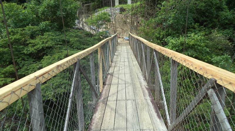 Un puente colgante fue mejorado en la  comunidad San Antonio en Mozonte