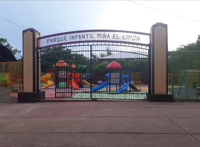 Los niños de La Mina El Limón en Larreynaga se divertirán en mejores condiciones con su parque restaurado  por la alcaldía del poder ciudadano.
