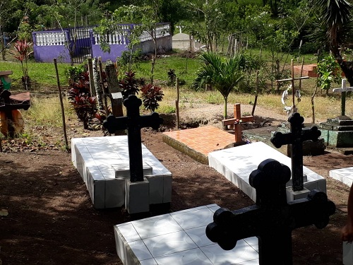 Visita al cementerio Santa María donde están sepultados varios héroes y mártres,