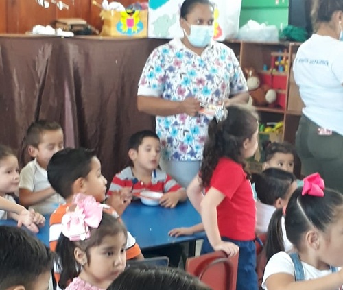 Una tierna visita al Centro de Desarrollo Infantil Municipal donde se brinda atención a 21 niños y niñas.