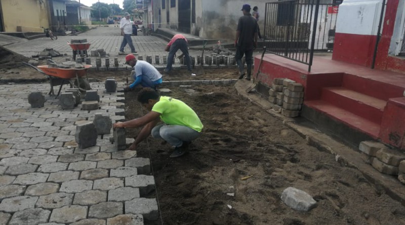 Nandaime: Reparando calles destrozdas por Iota