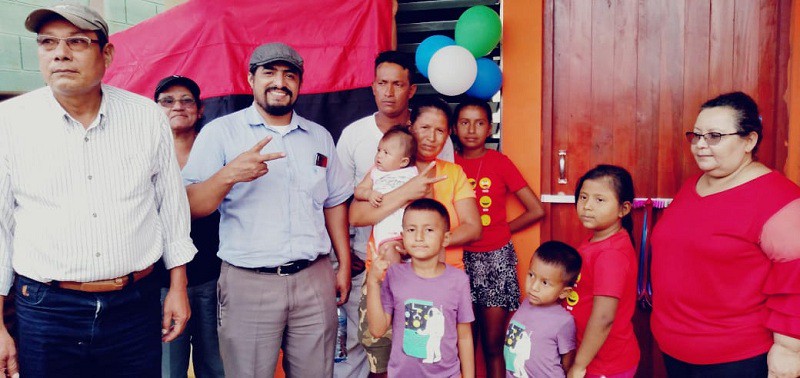 Familias de Nueva Guinea inauguran  viviendas