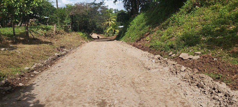 Nueva Guinea: Mejoramiento de un kilómetro en Colonia Los Ángeles.