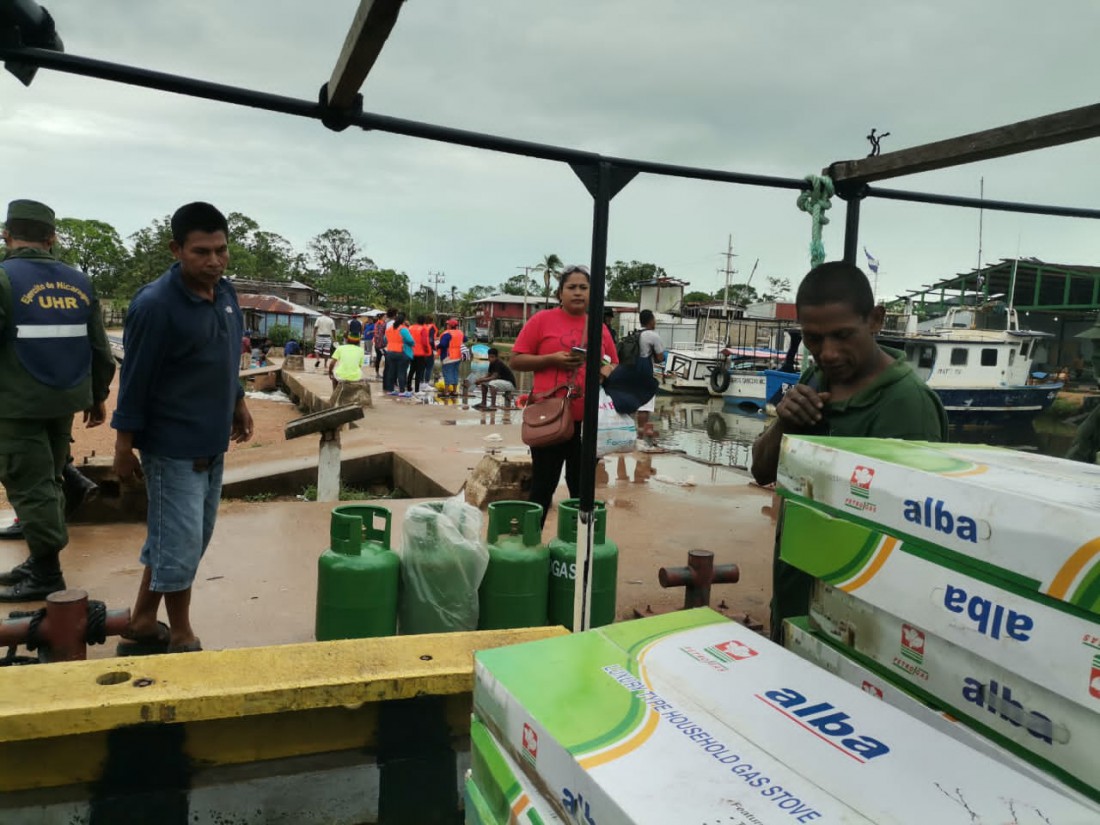 Puerto Cabezas: Cocina y  tanques de gas para las familias de la comunidad de Karata y Wawa Bar mando el gobierno del Presidente Ortega y compañera Rosario