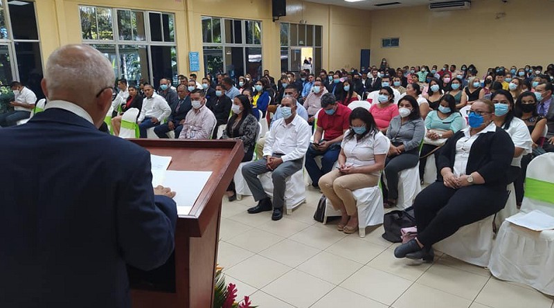 En la UNAN, Managua.Acto de graduación de  servidores públicos  de 70 alcaldías en diciembre del año pasado (Foto archivo)
