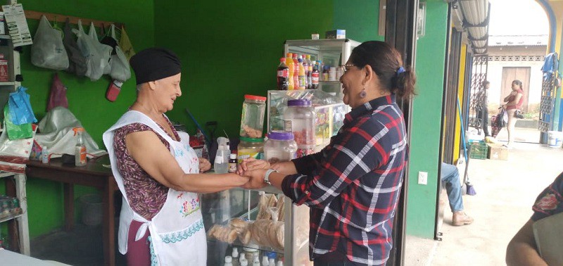 En Acoyapa con una protagonista impulsora de la medicina natural en el mercado