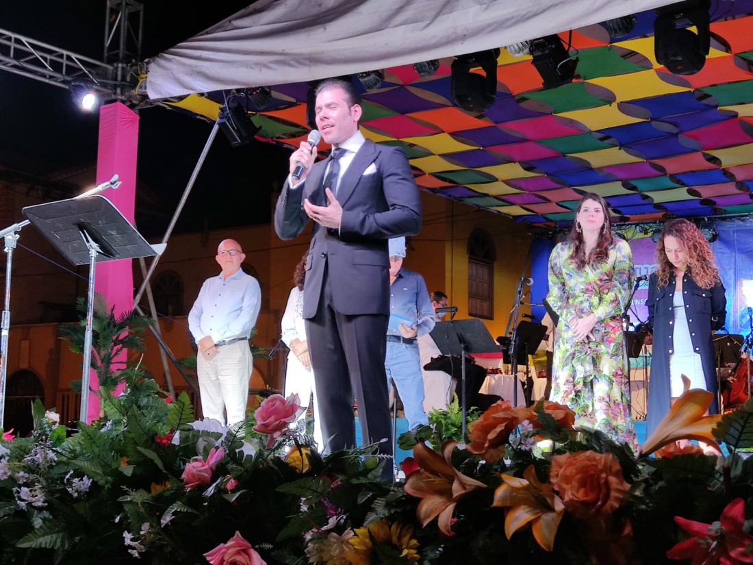 En León, Laureano Ortega, delegado del presidente, dijo que el evento propicia al pueblo un espacio de paz  a través de la cultura y arte que promueve el gobierno.Dijo compartir la alegría de los leoneses  en el II festival internacional.