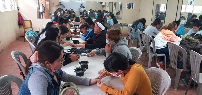 Curso de decoración de uñas en la escuela municipl de Oficios de Jinotega