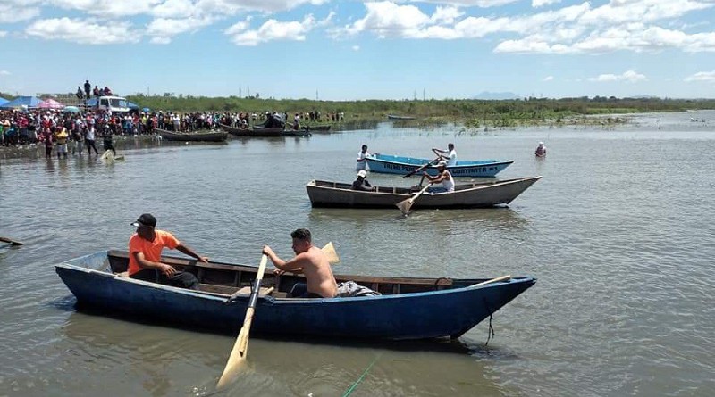 Participantes del  concurso de botes de remo en Tipitapa